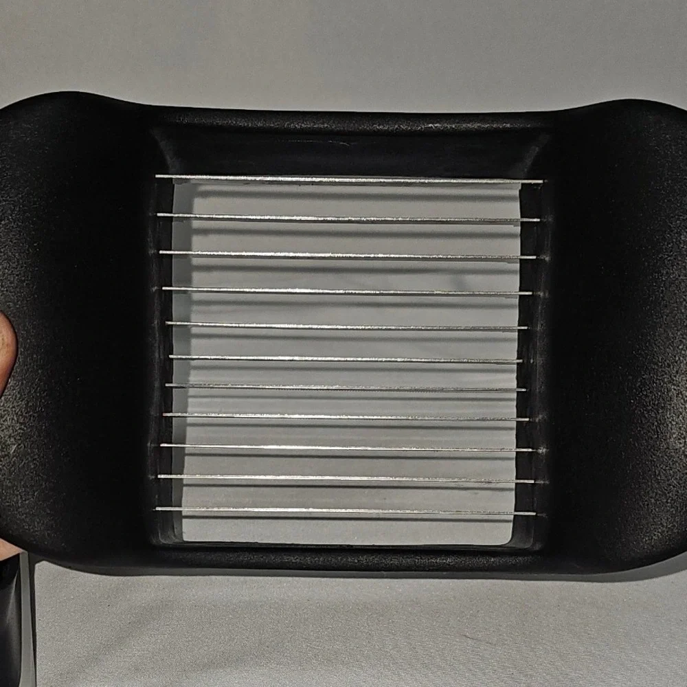 Pampered Chef Close & Cut Set and Garlic Slicer Gray White‎ Kitchen Tool Bundle